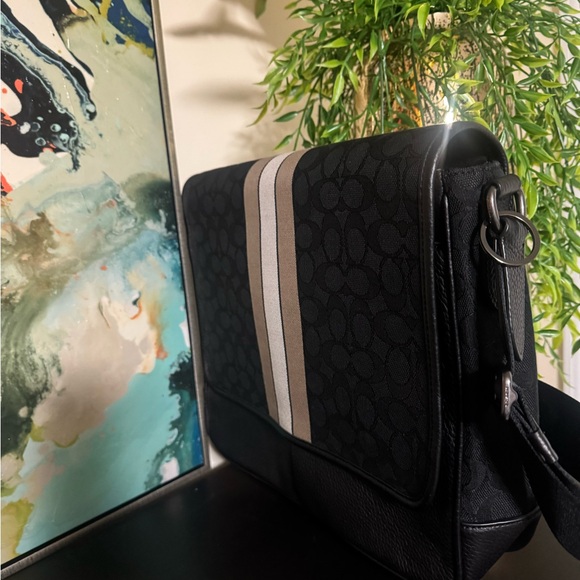 Black and Tan unisex Messenger Bag / NWOT - Picture 10 of 12